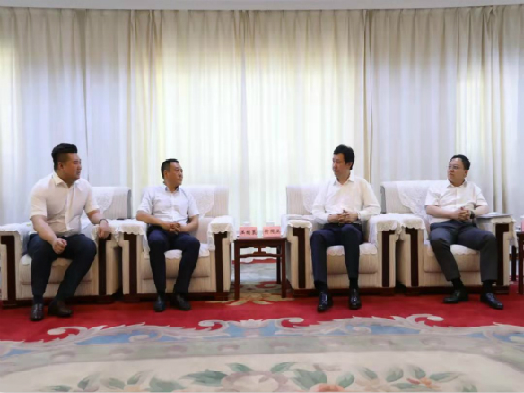 國(guó)家電投東北公司總經(jīng)理王明策蒞臨錦州陽光能源有限公司