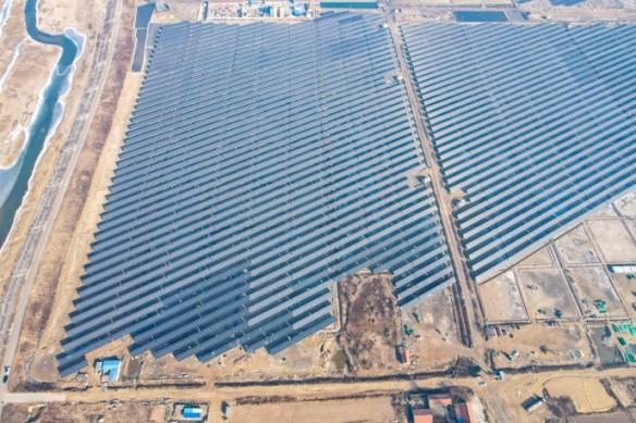 全球足跡 | 鹽堿地上的“經(jīng)濟(jì)秘鑰”！陽光能源首個(gè)鹽光互補(bǔ)供貨項(xiàng)目