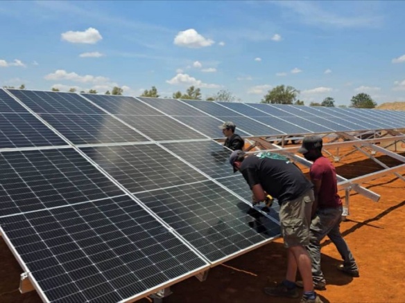 全球足跡 | “煤地→綠地”，陽光能源Giga系列光伏組件首入津巴布韋